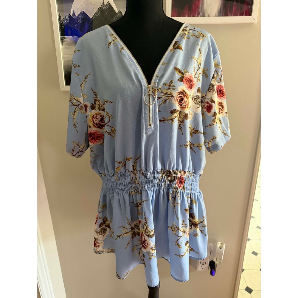 SHEIN blue floral top with zipper detail. Size: 4XL